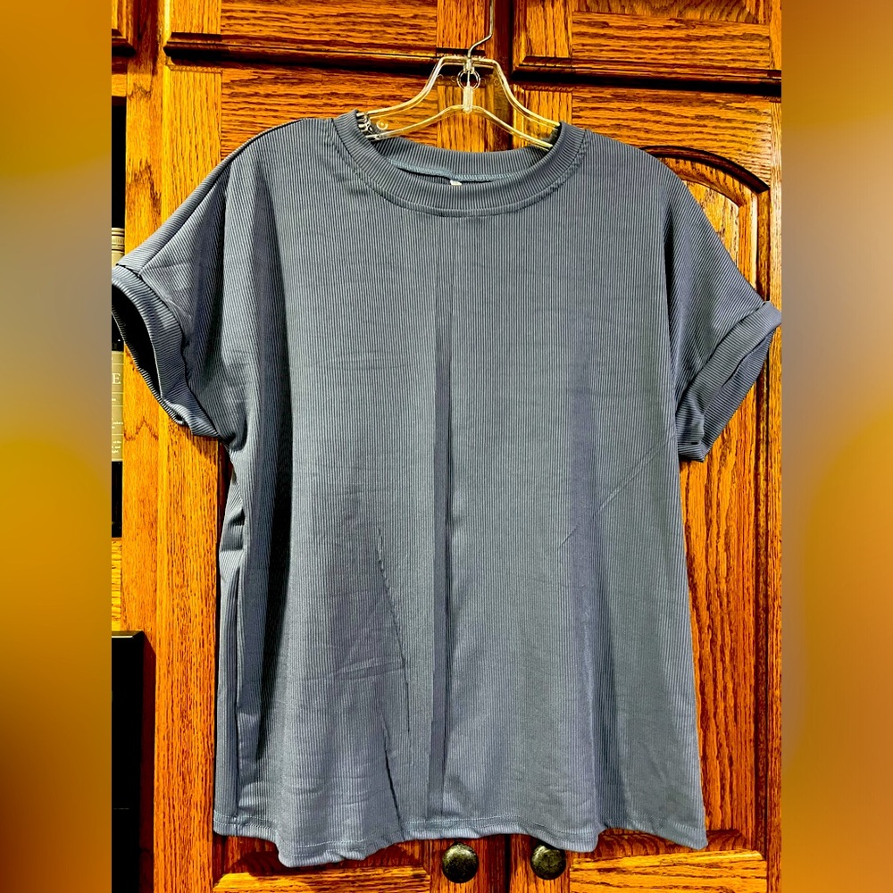 Ladies top. New. Medium